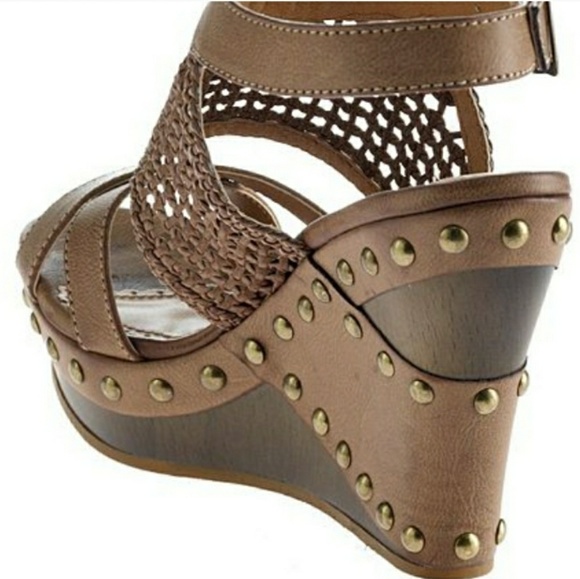 ⚘️Not Rated Coralie Faux Leather Studded Sandals - Picture 5 of 8